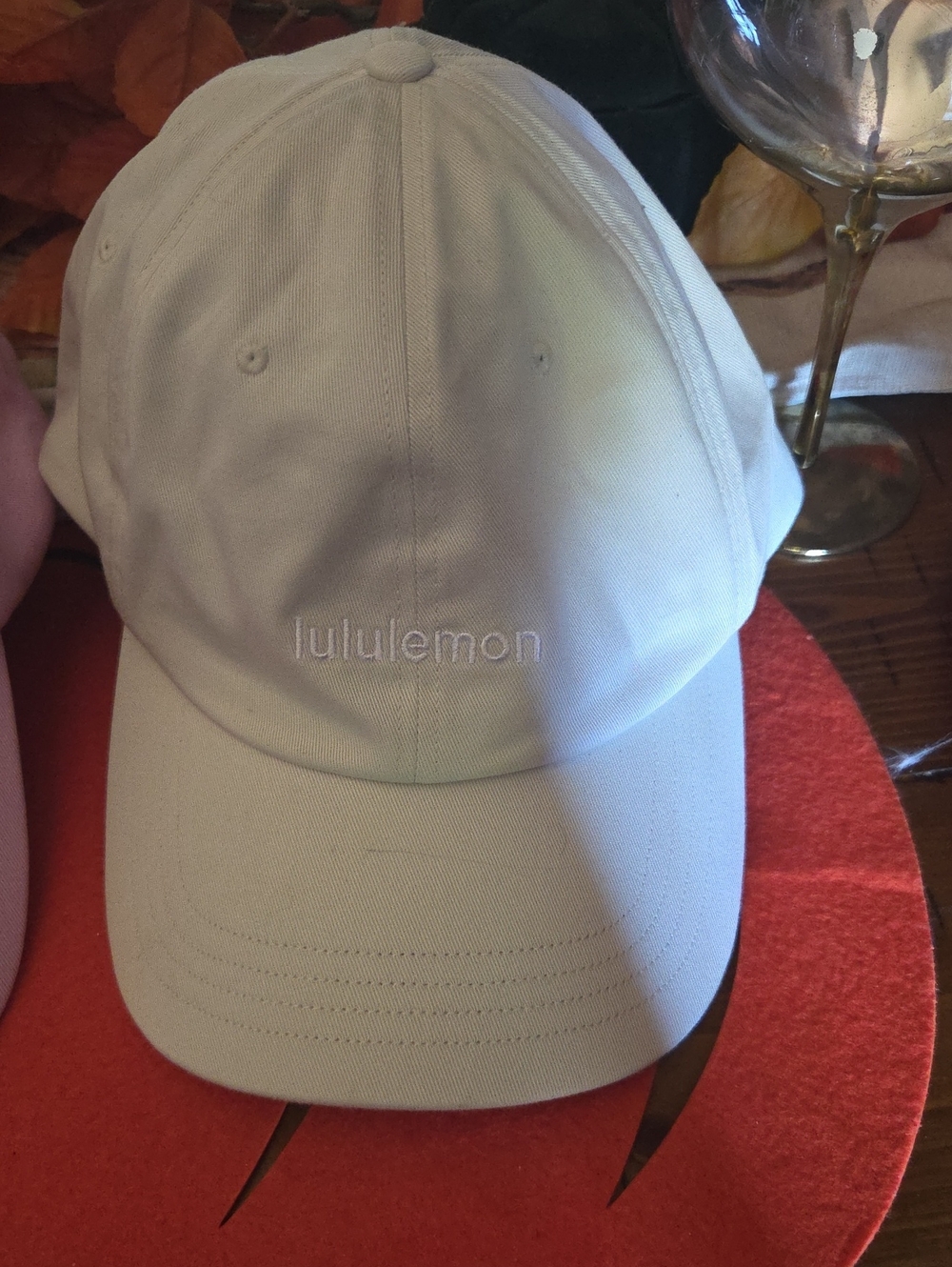 lululemon athletica Men’s White Embroidered Logo Baseball Cap
